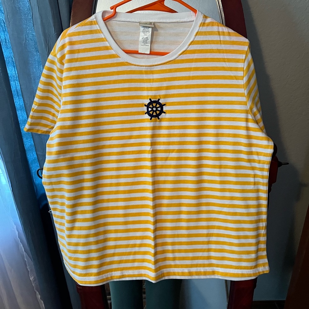 Women white and yellow stripe tee shirt size large